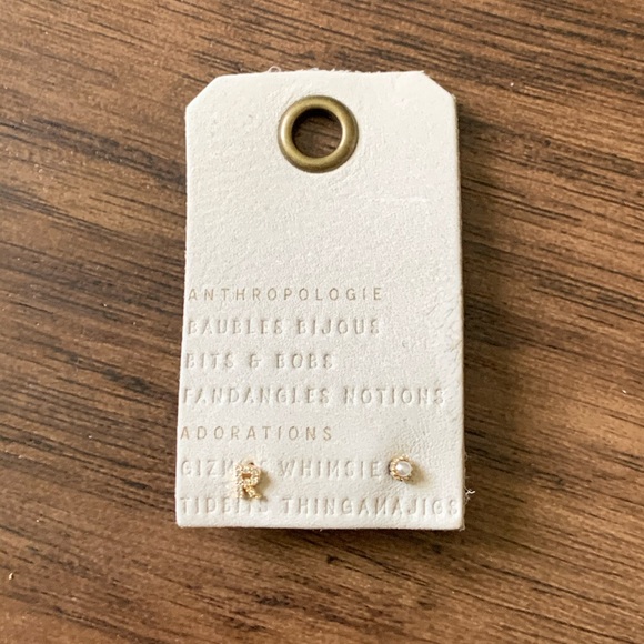 Letter R Monogram & Pearl post letter R - Picture 12 of 14